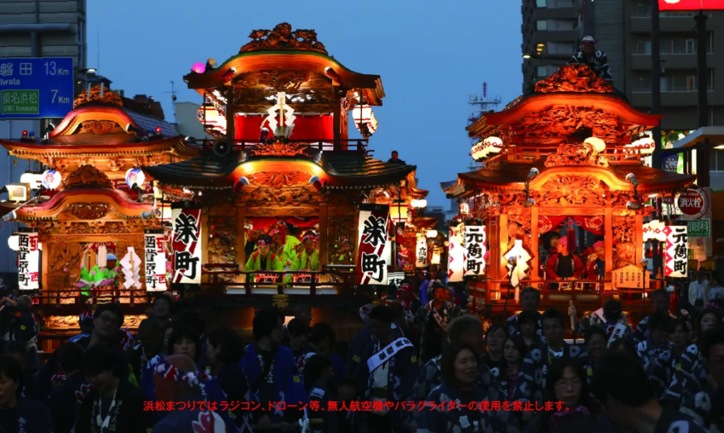 御殿屋台の引き回し