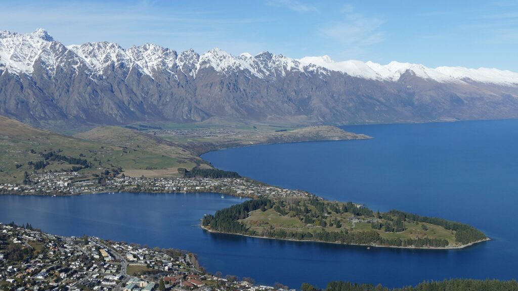 5. クイーンズタウン (Queenstown)